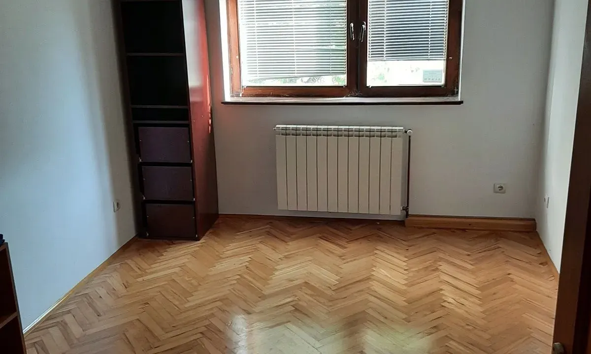 Izdavanje, kuća, 180m², Kluz, Zvezdara Sve Podlokacije