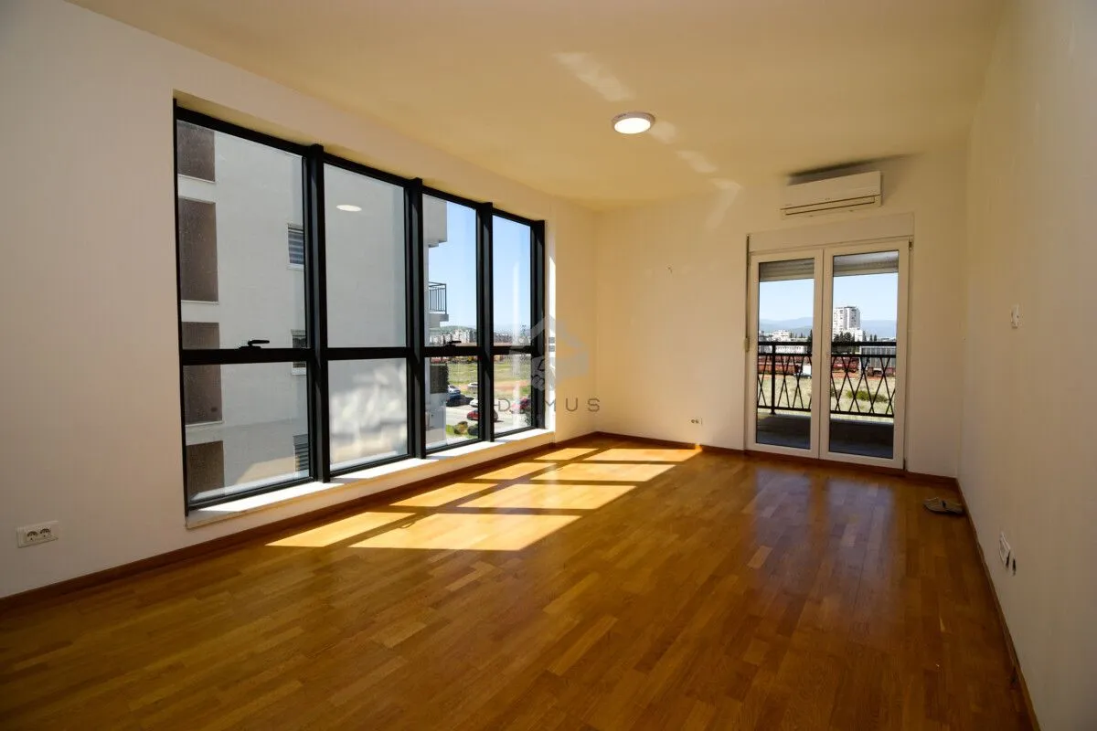 Rent, office space, 74m², Stari Aerodrom, Podgorica