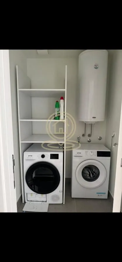 Izdavanje, trosoban stan, 84m², Savski Venac, Beograd