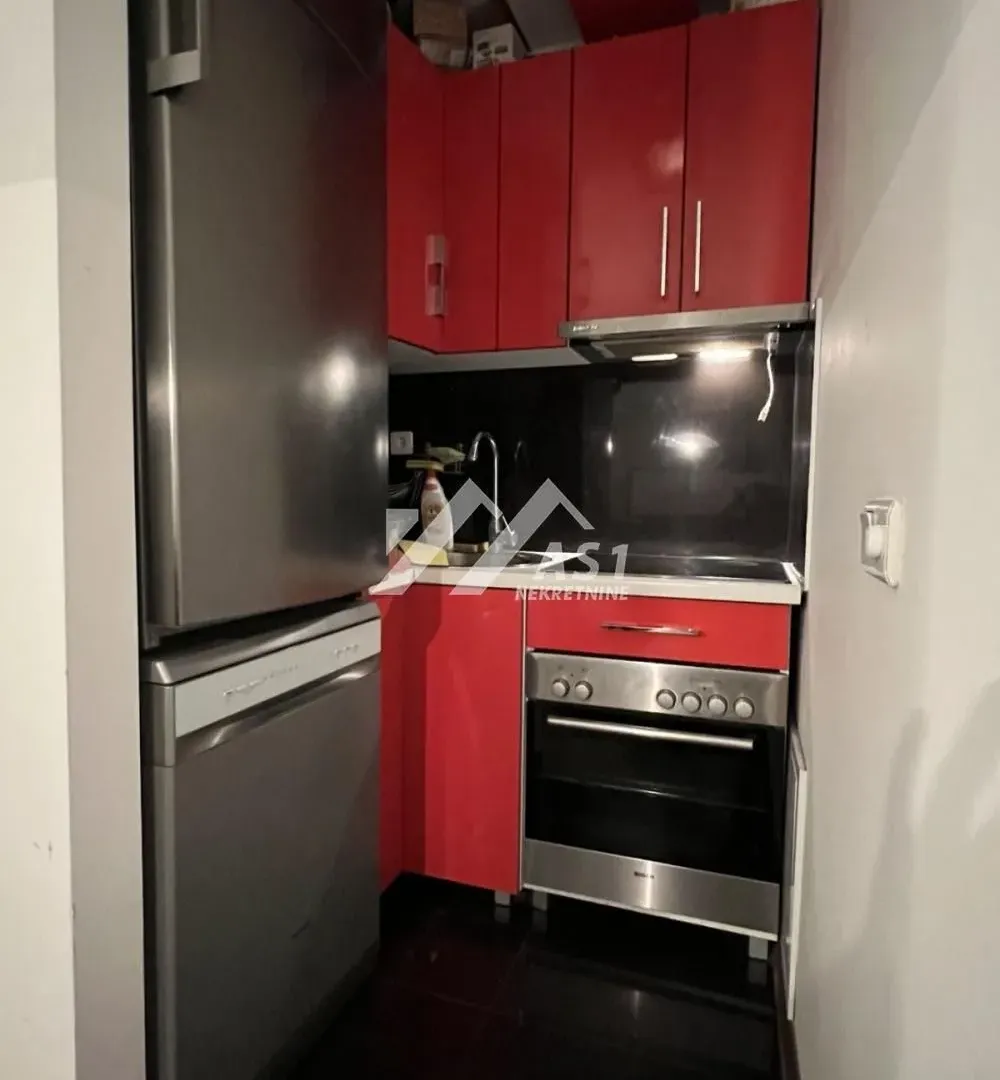 Izdavanje, dvosoban stan, 45m², Salajka, Novi Sad Sve Podlokacije