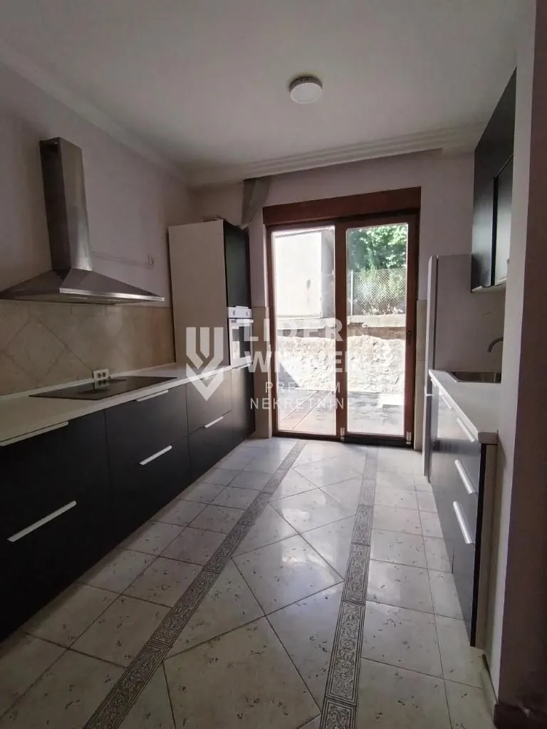 Izdavanje, kuća, 500m², Lekino Brdo, Voždovac Sve Podlokacije