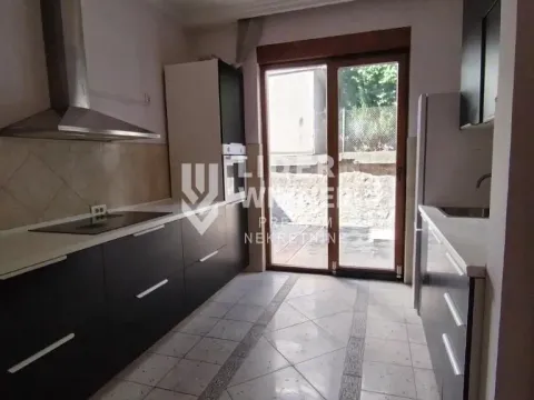 Izdavanje, kuća, 500m², Lekino Brdo, Voždovac Sve Podlokacije - image 4