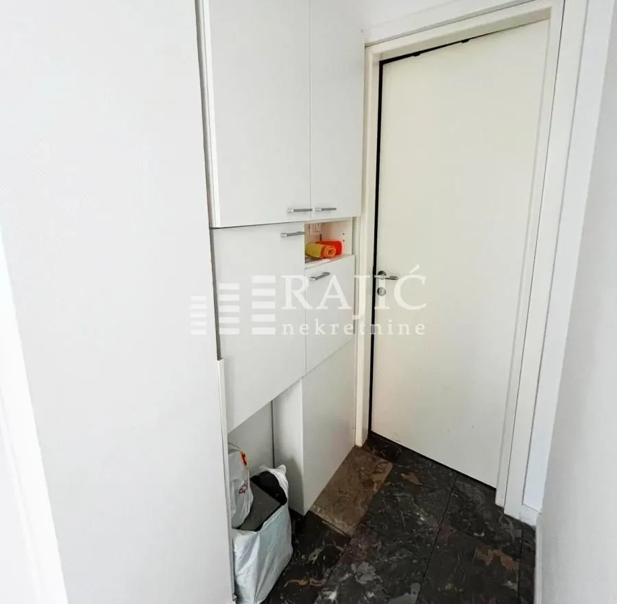Rent, office space, 100m², Kalenić Pijaca, Vračar Sve Podlokacije