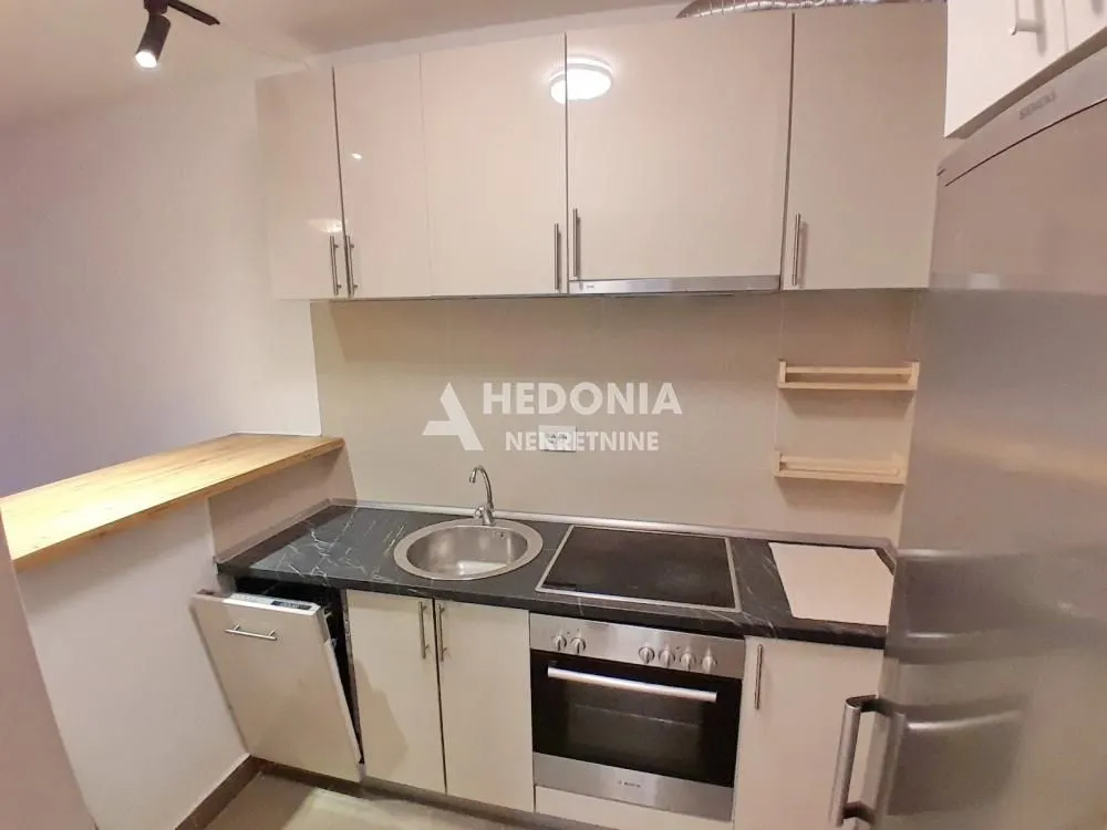 Prodaja, jednosoban stan, 37m², Zemun Sve Podlokacije, Beograd