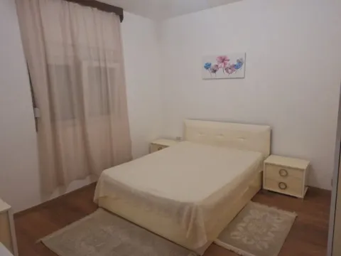 Izdavanje, trosoban stan, 100m², Stari Aerodrom, Podgorica - image 6