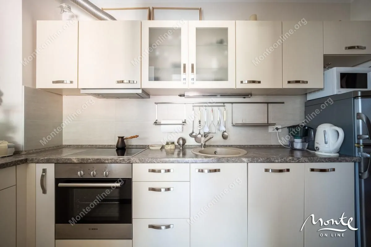 Prodaja, dvosoban stan, 81m², Dobrota, Kotor