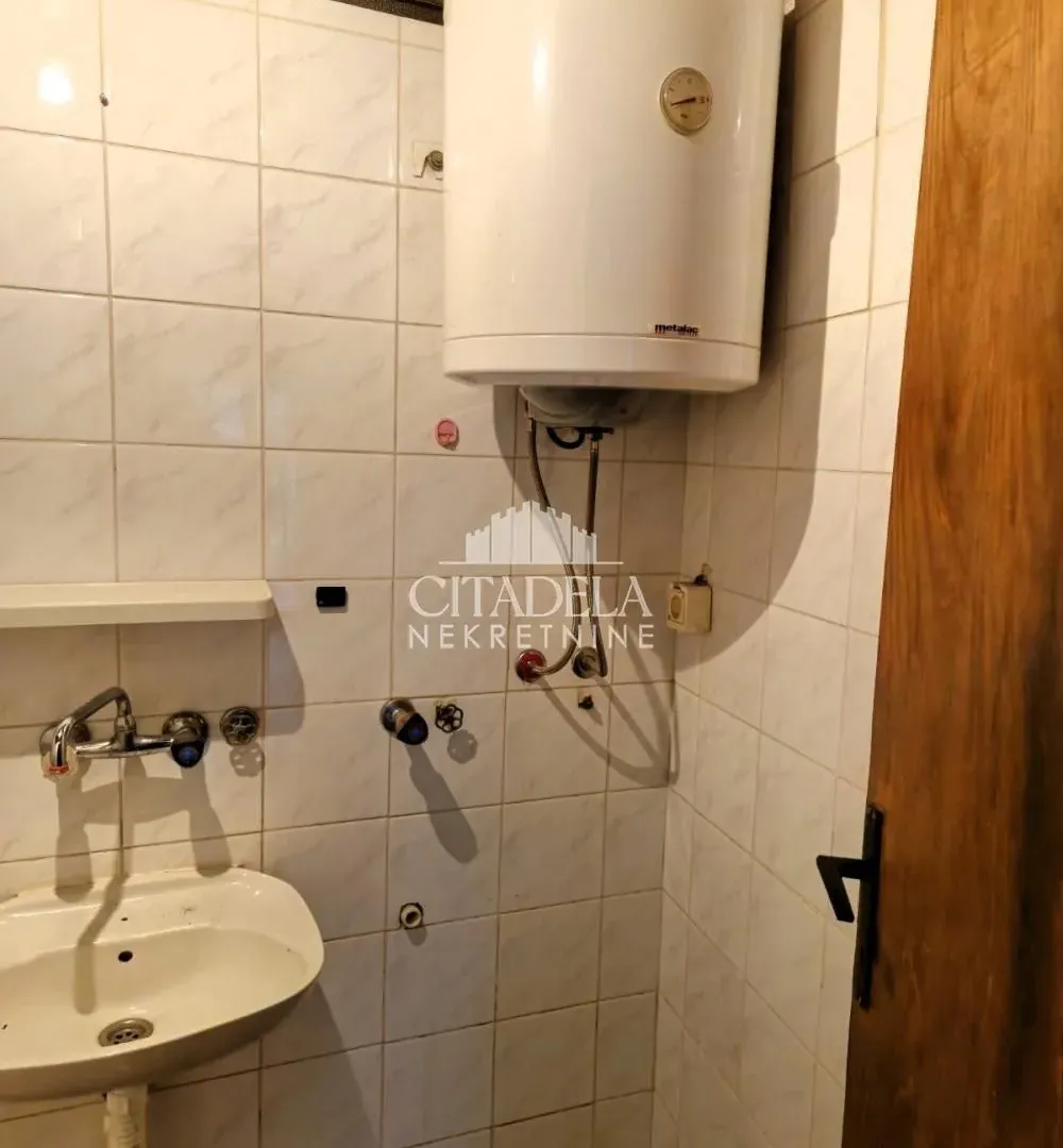 Prodaja, trosoban stan, 75m², Cerak, Beograd