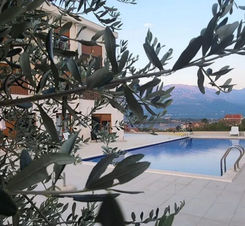 Izdavanje, jednosoban stan, 51m², Obala Đuraševića, Tivat