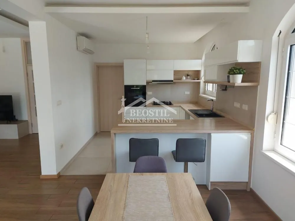 Sale, house, 380m², Centar, Inđija