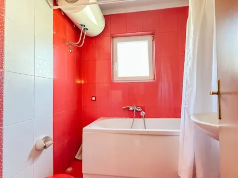 Rent, house, 210m², Stari Aerodrom, Podgorica - image 14