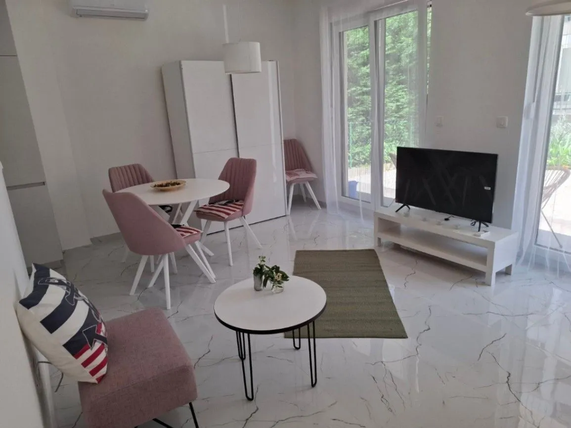 Rent, studio apartment, 30m², Donja Lastva, Tivat