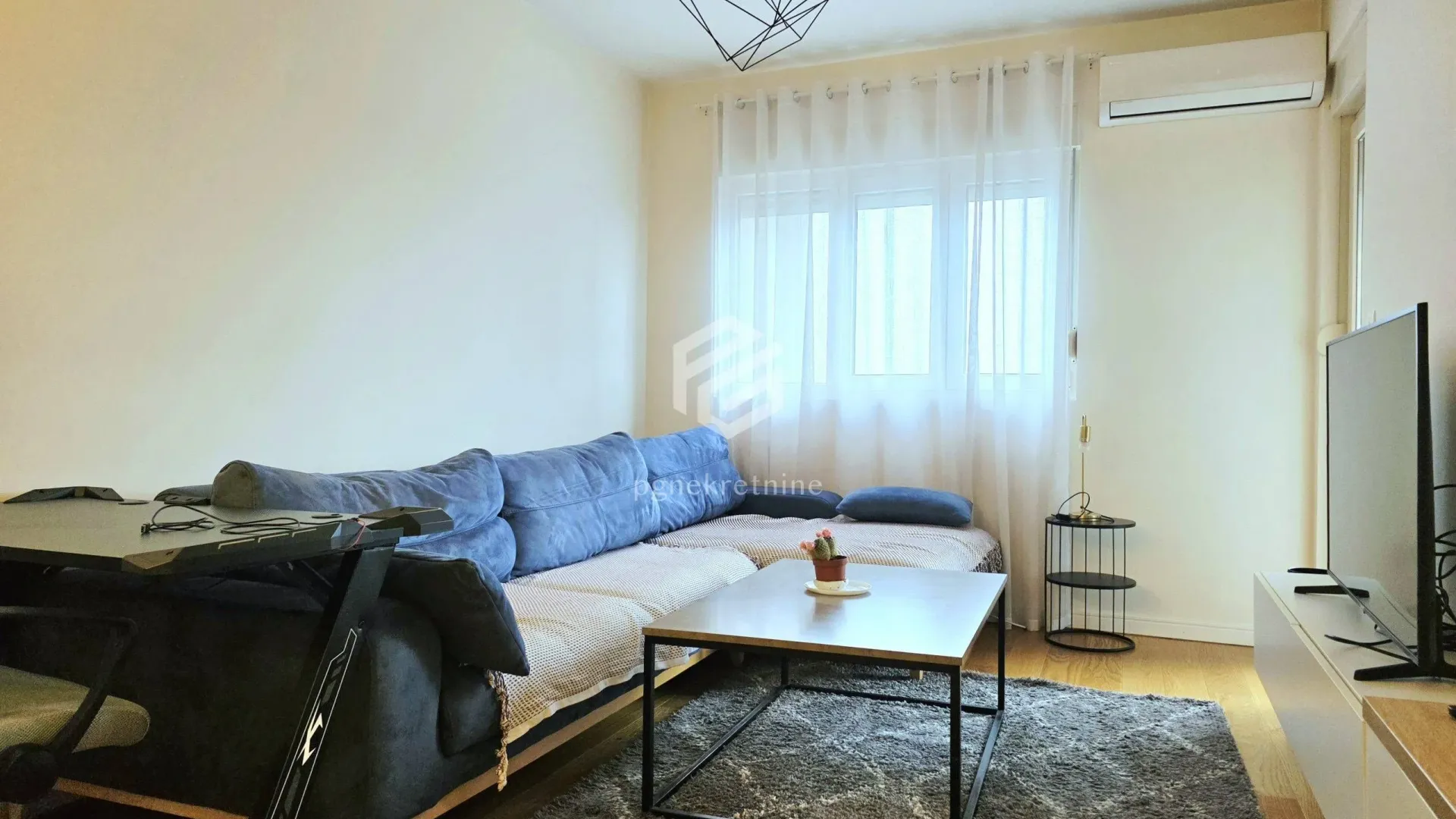 Prodaja, jednosoban stan, 50m², Central Point, Podgorica