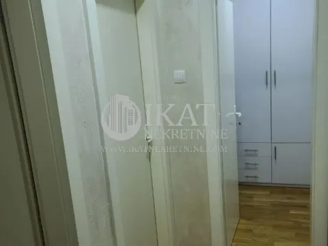 Prodaja, četvorosoban stan, 102m², Kalenić Pijaca, Vračar Sve Podlokacije - image 12