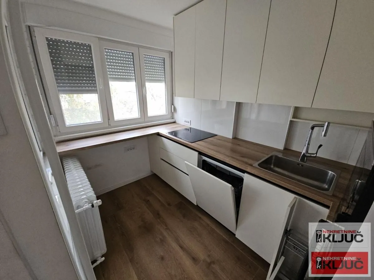 Prodaja, trosoban stan, 75m², Socijalno, Novi Sad Sve Podlokacije