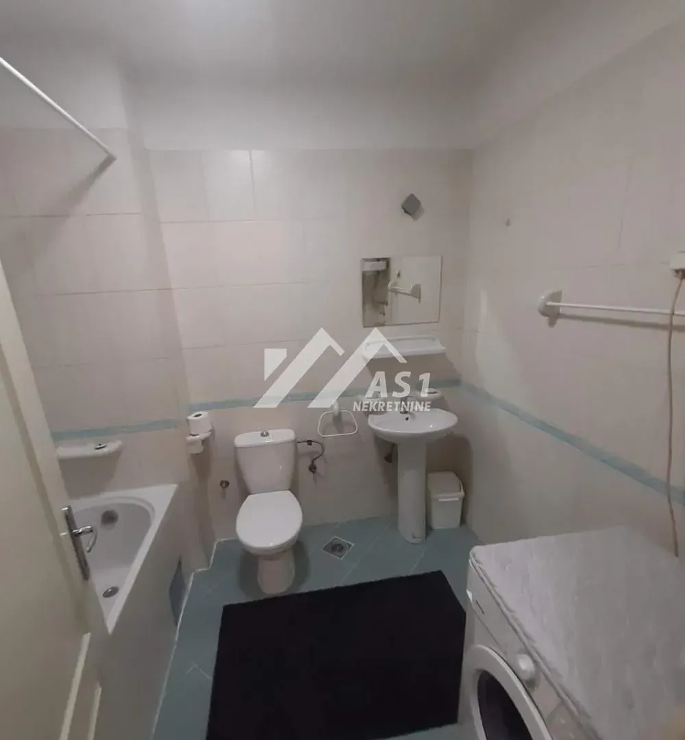 Izdavanje, jednosoban stan, 39m², Bulevar Oslobodjenja, Novi Sad Sve Podlokacije