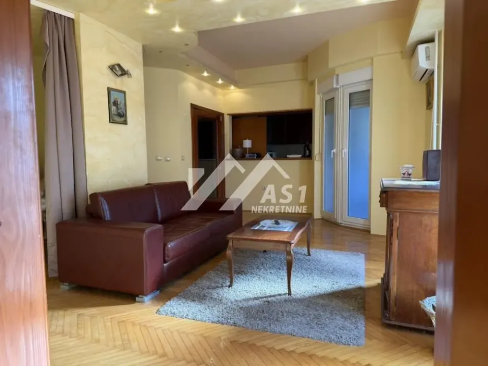 Izdavanje, dvosoban stan, 64m², Centar, Novi Sad