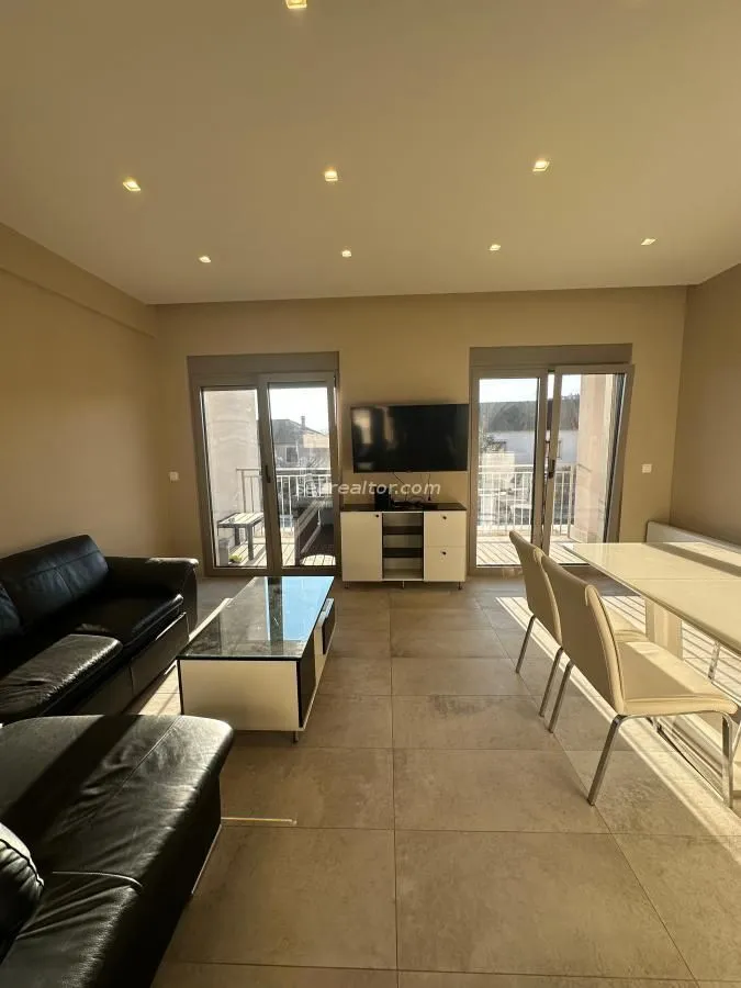Izdavanje, jednosoban stan, 58m², Centar, Tivat