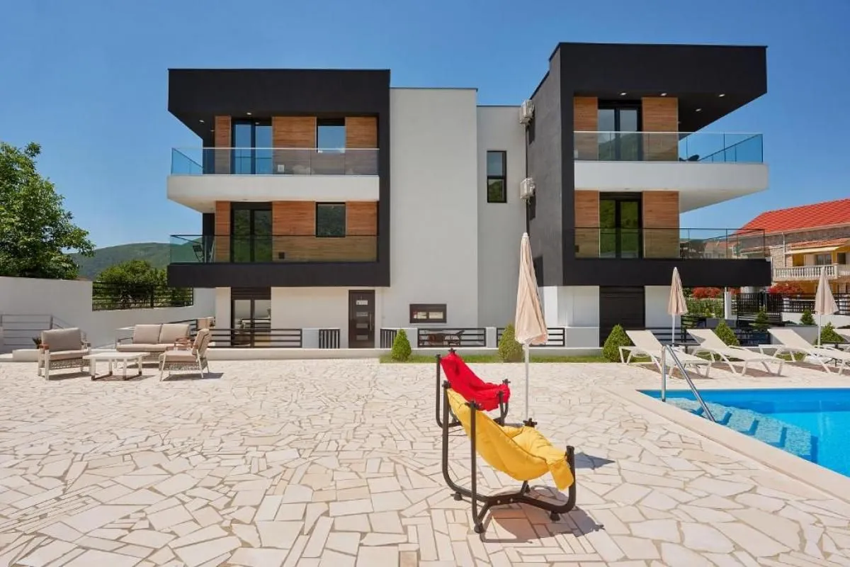 Sale, office space, 382m², Kotor, Crna Gora
