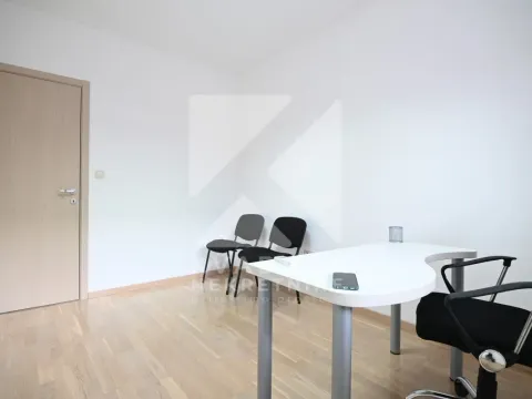 Izdavanje, poslovni prostor, 75m², City Kvart, Podgorica - image 7