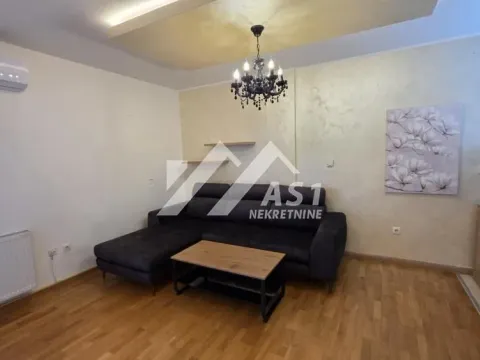 Stan in Bulevar Evrope