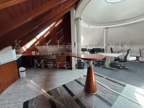 Rent, house, 650m², Autokomanda, Voždovac Sve Podlokacije - image 11