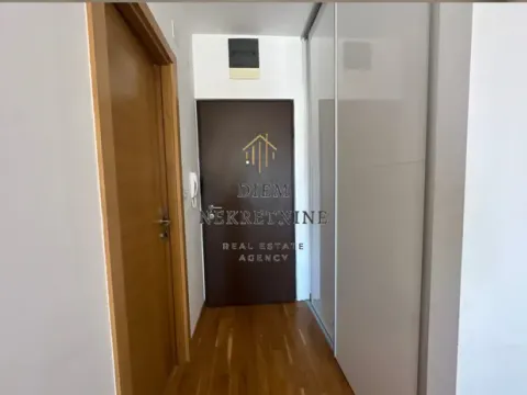 Izdavanje, garsonjera, 30m², City Kvart, Podgorica - image 2