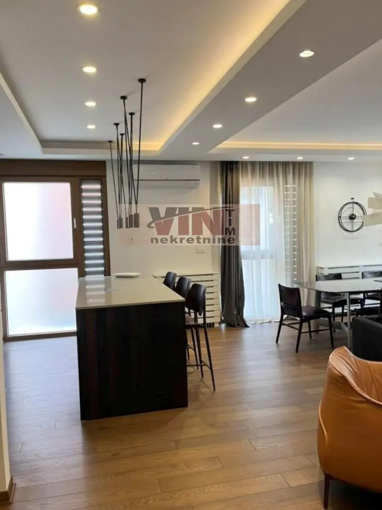 Prodaja, trosoban stan, 121m², Vračar, Šid