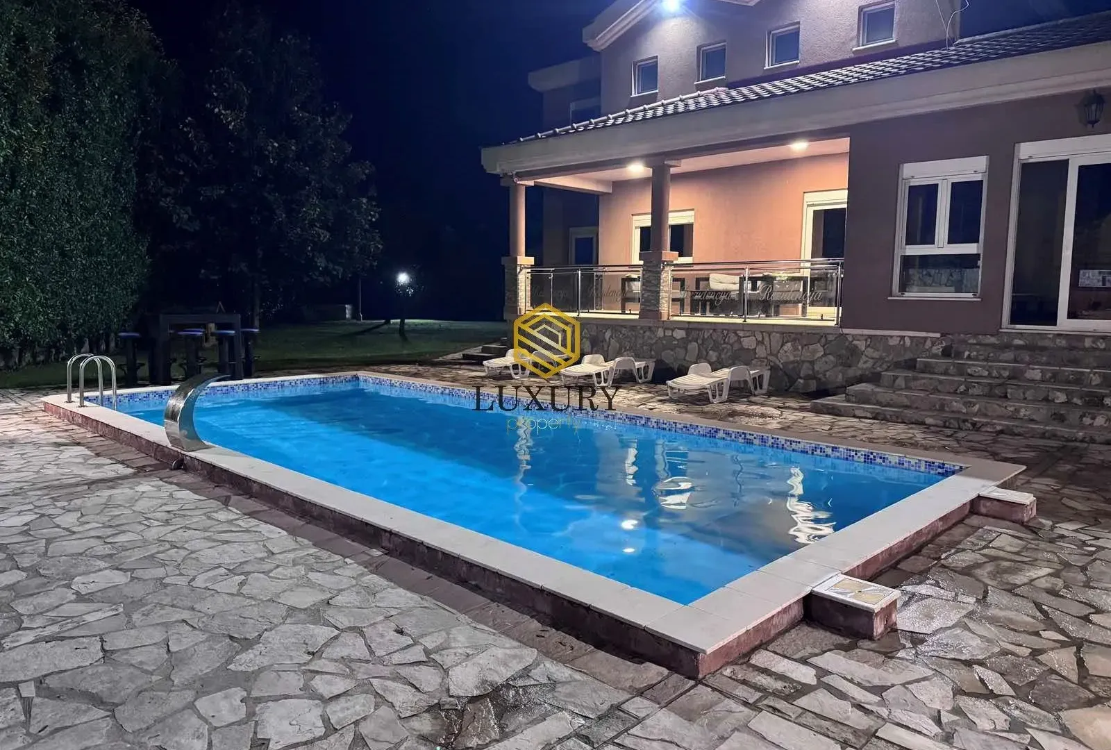 Rent, house, 330m², Zeta, Podgorica