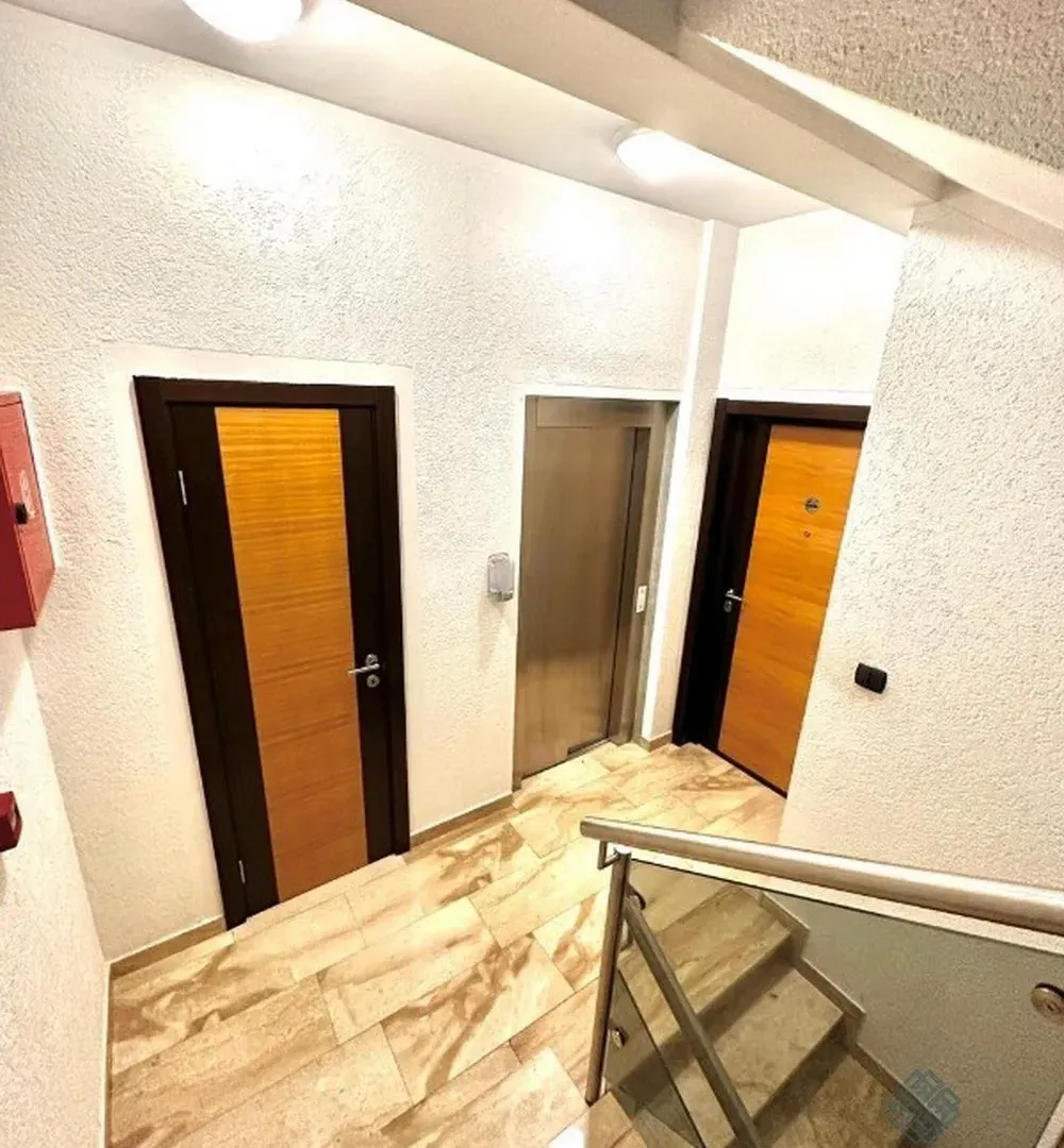 Izdavanje, poslovni prostor, 300m², Centar, Podgorica
