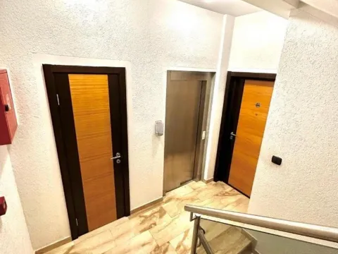 Izdavanje, poslovni prostor, 300m², Centar, Podgorica - image 5
