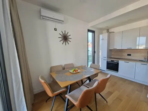 Izdavanje, stan, 55m², Tivat, Crna Gora - image 3