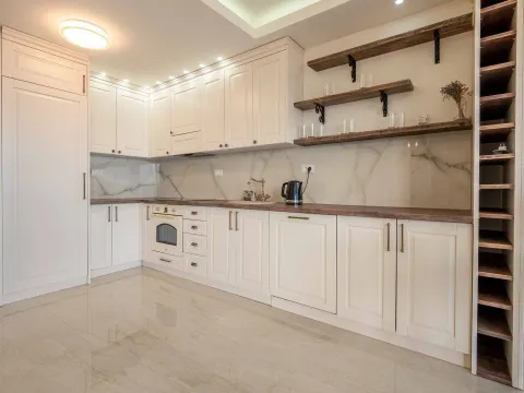 Izdavanje, kuća, 335m², Blizikuće, Budva - image 21