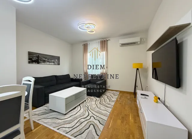 Izdavanje, jednosoban stan, 47m², City Kej, Podgorica