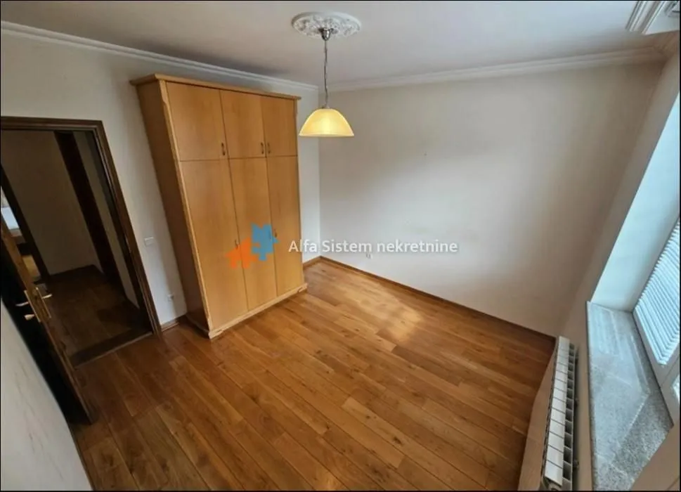 Rent, four bedroom apartment, 120m², Savski Venac, Beograd