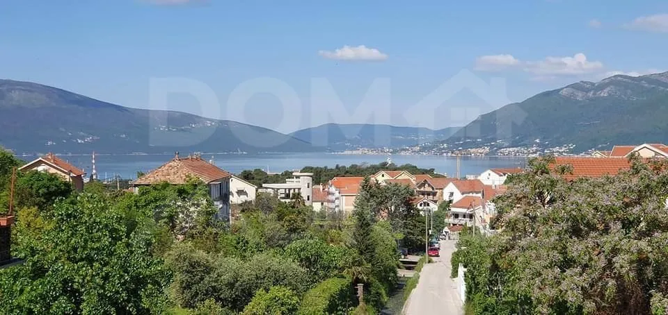 Izdavanje, dvosoban stan, 80m², Tivat, Crna Gora