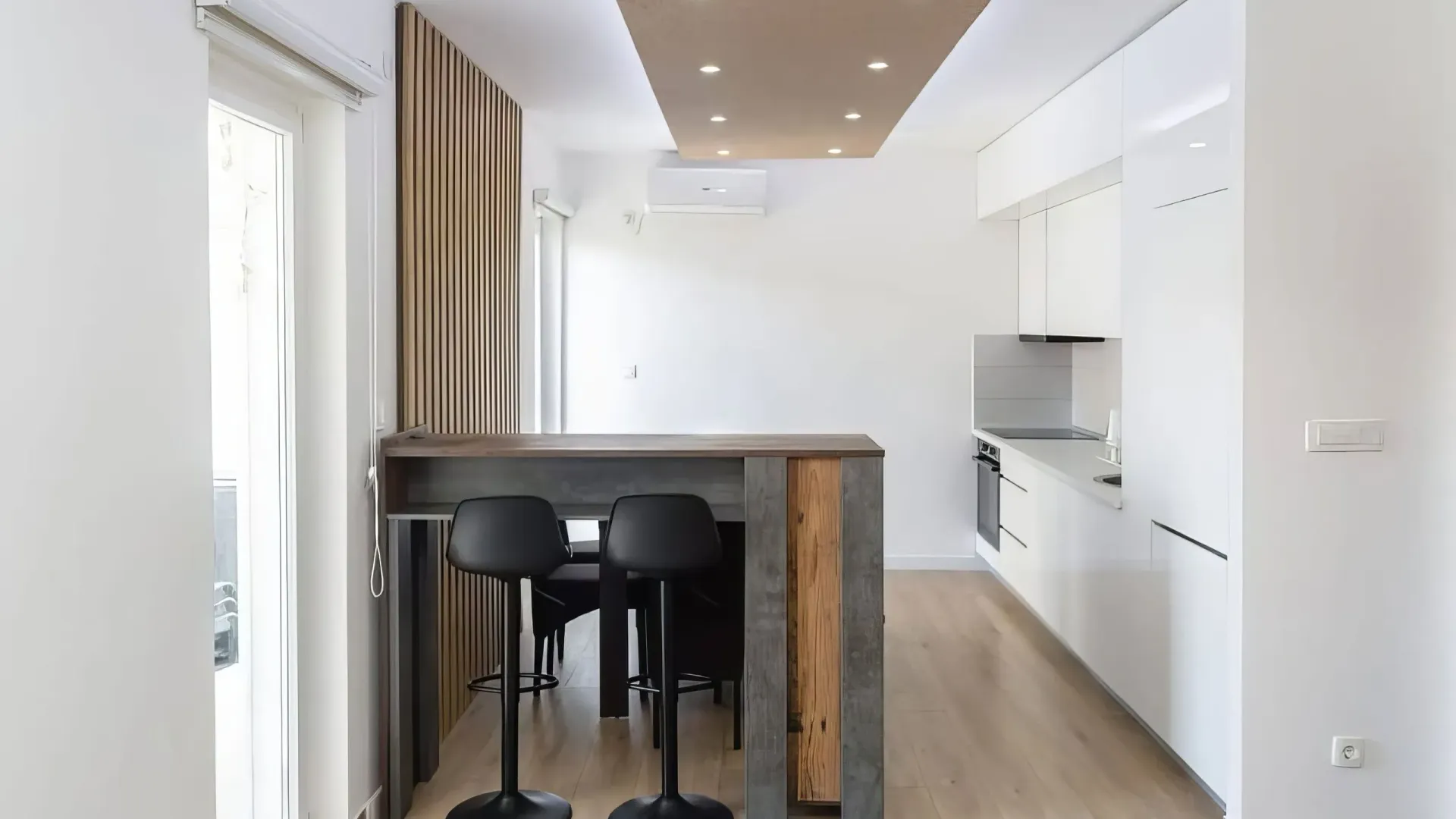 Izdavanje, dvosoban stan, 77m², Bečići, Budva