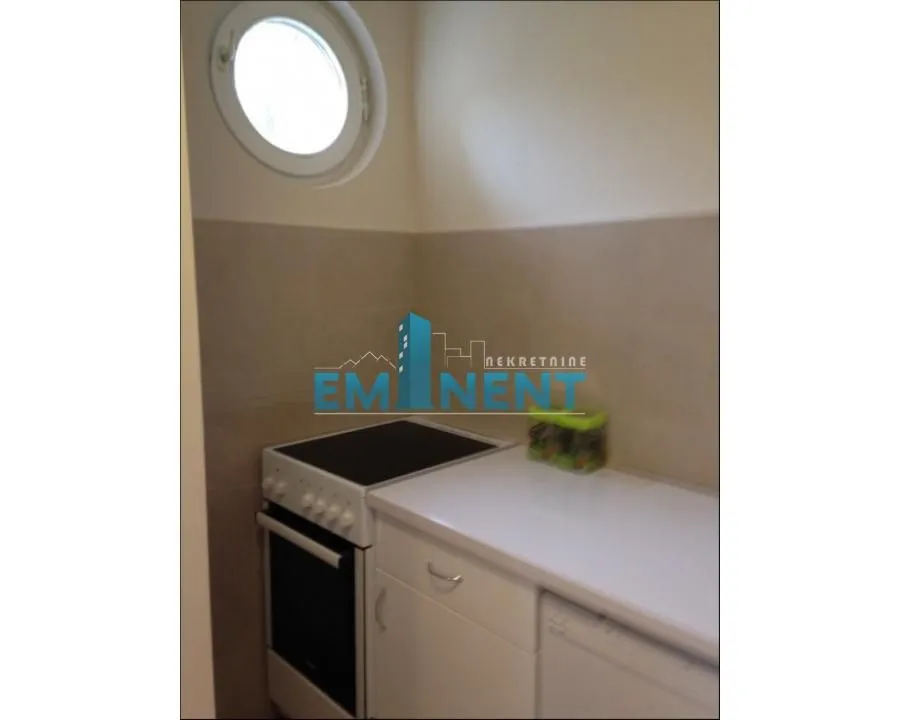 Izdavanje, jednosoban stan, 31m², Stari Grad, Beograd