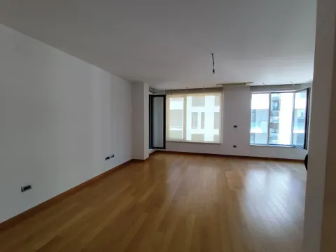 Izdavanje, trosoban stan, 120m², Centar, Podgorica - image 2