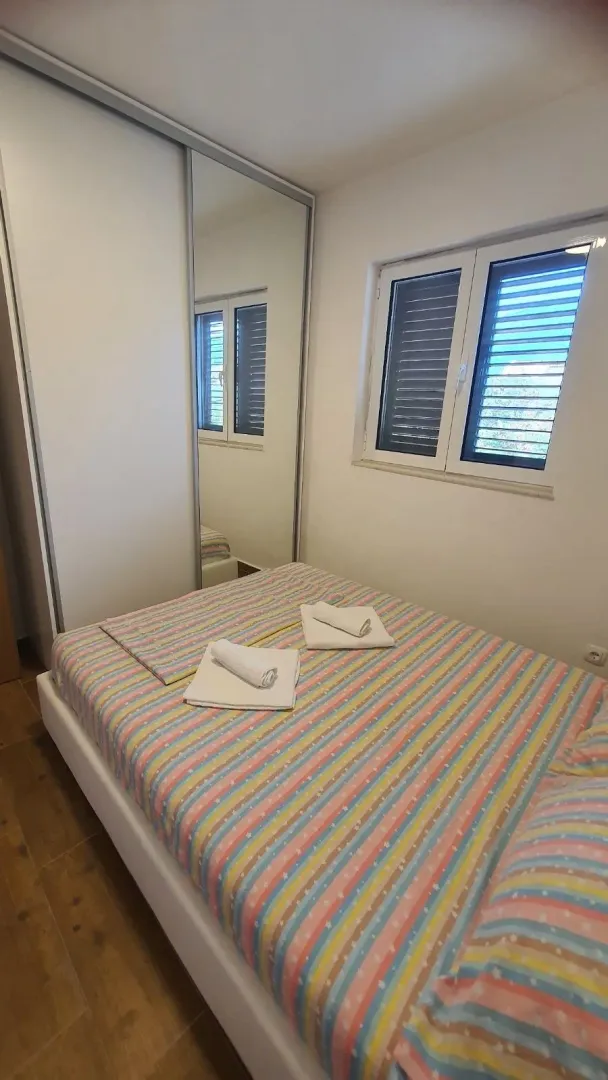 Izdavanje, jednosoban stan, 45m², Đenovići, Herceg Novi
