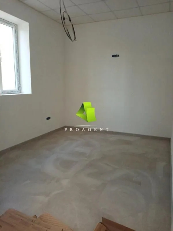 Rent, office space, 225m², Medijana, Niš