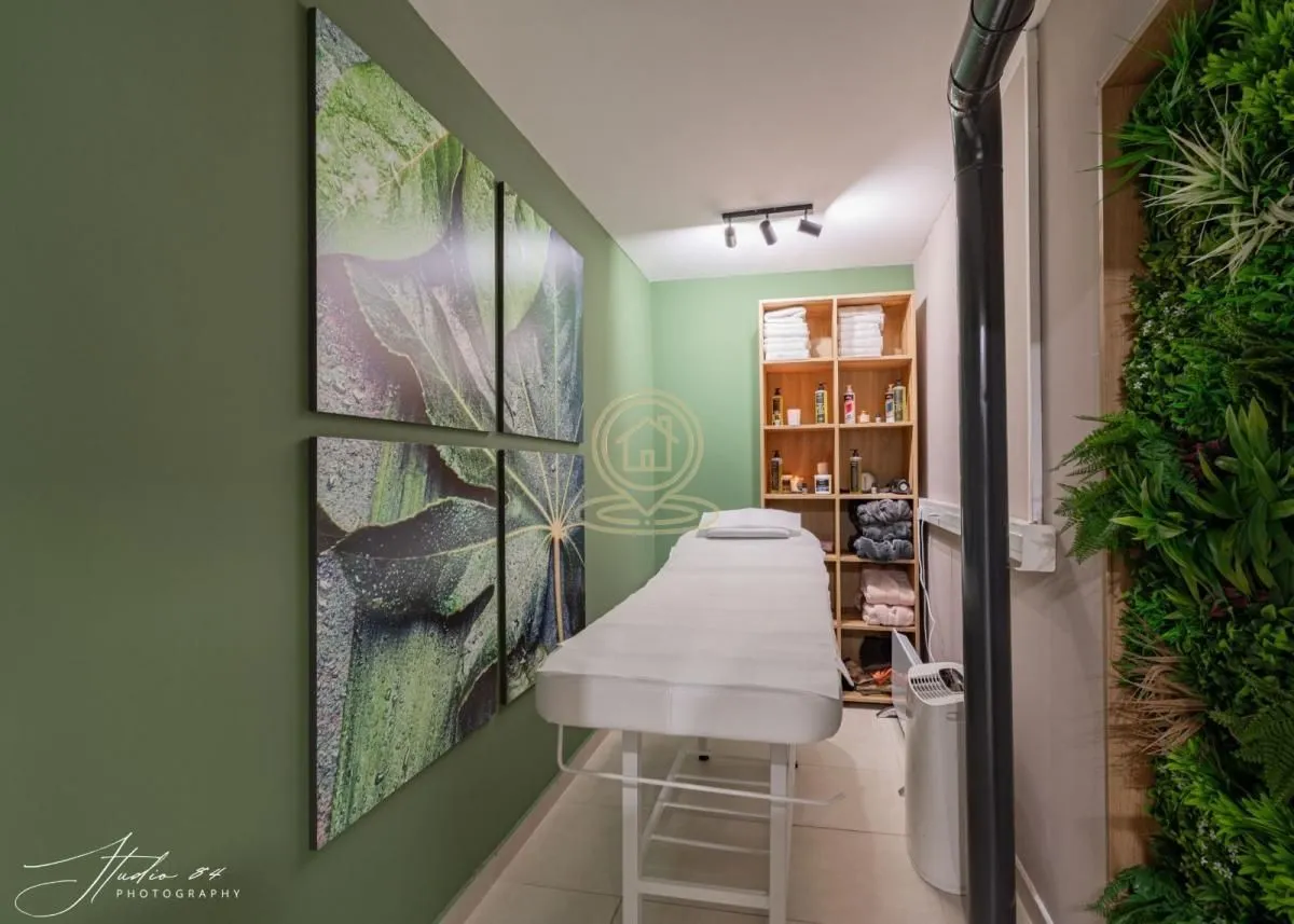Sale, office space, 140m², Čubura, Beograd