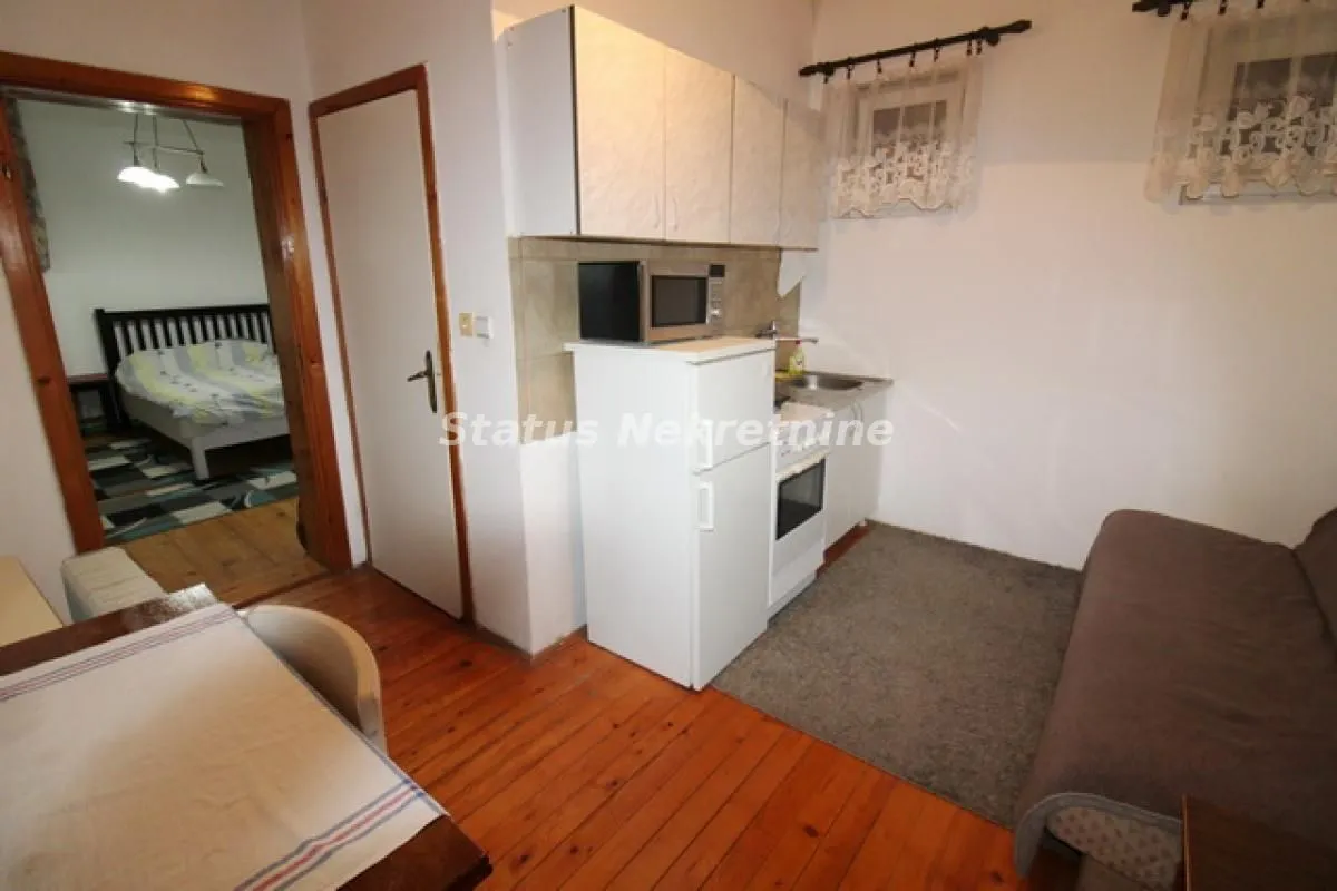 Prodaja, kuća, 429m², Vidovdansko naselje, Novi Sad Sve Podlokacije