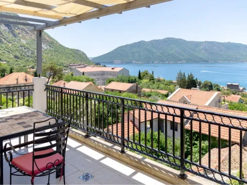 Sale, three bedroom apartment, 208m², Risan, Kotor - image 17