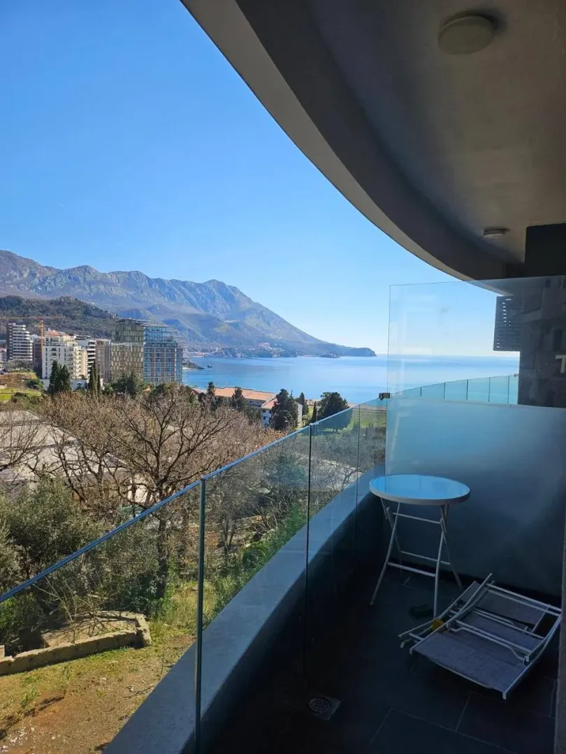 Izdavanje, jednosoban stan, 49m², Bečići, Budva