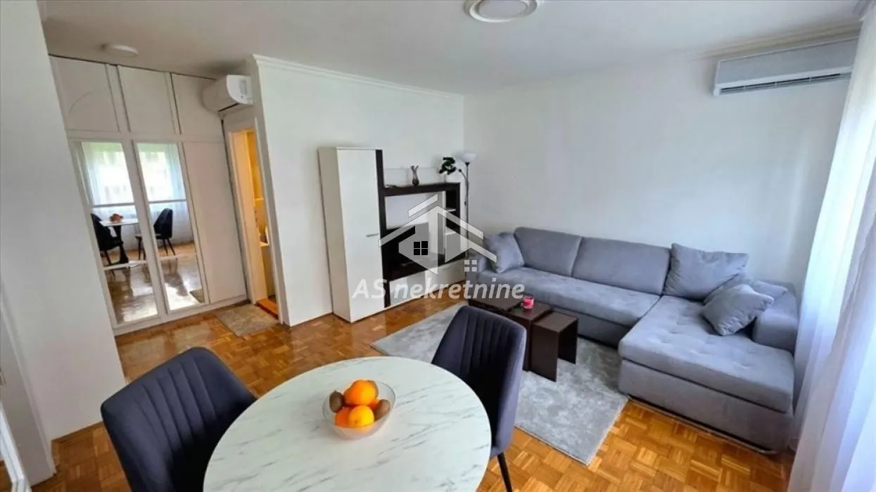 Izdavanje, dvosoban stan, 46m², Slavija, Vračar Sve Podlokacije