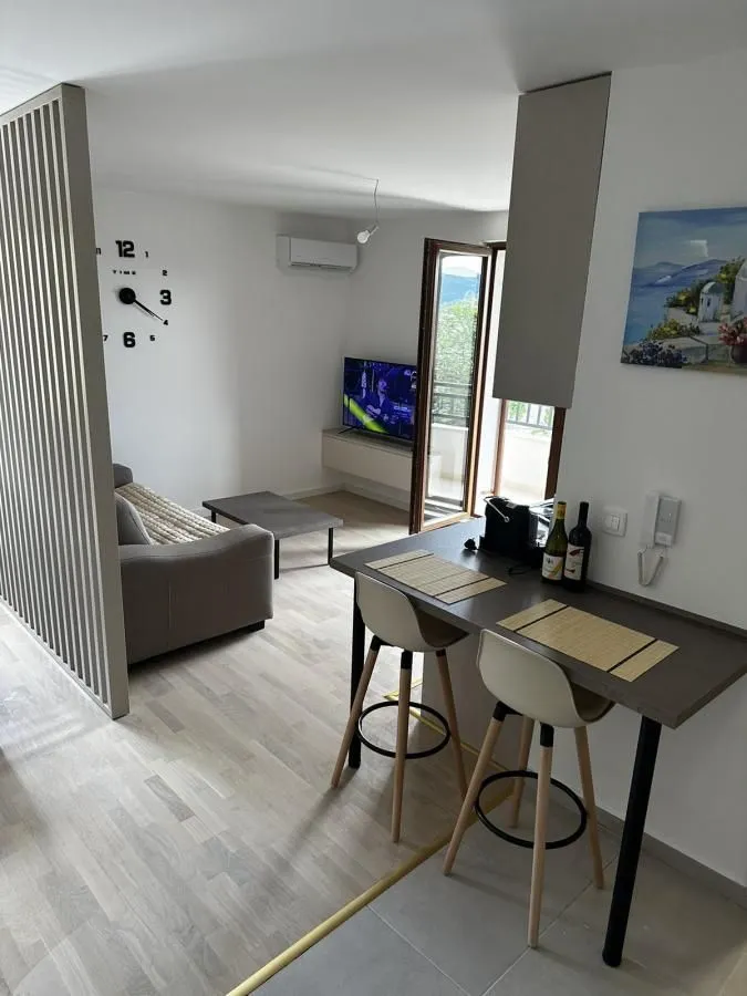Rent, one bedroom apartment, 42m², Tivat, Crna Gora