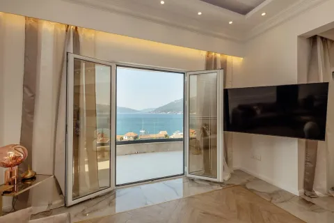 Rent, three bedroom apartment, 149m², Donja Lastva, Tivat - image 10
