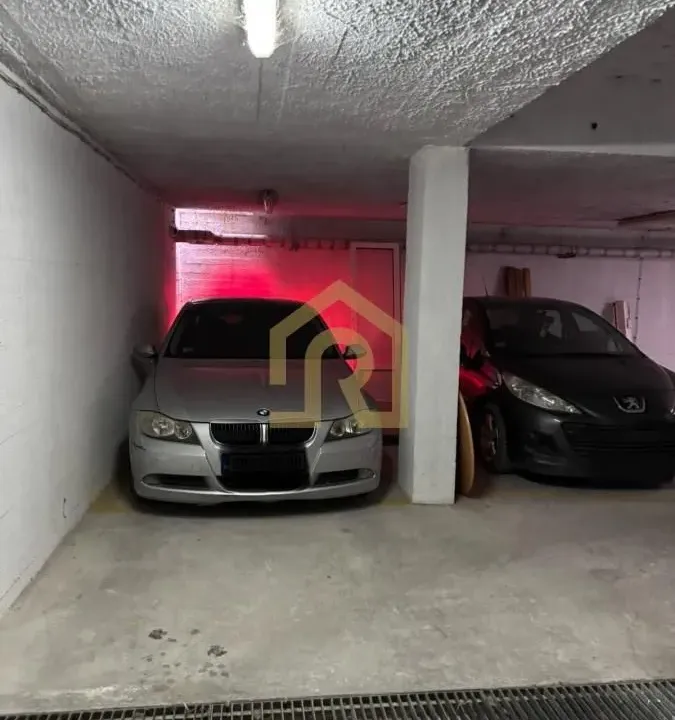 Izdavanje, parking/garaža, 12m², Vukov Spomenik, Zvezdara Sve Podlokacije
