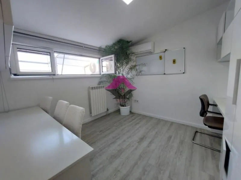 Prodaja, četvorosoban stan, 118m², Đeram Pijaca, Beograd