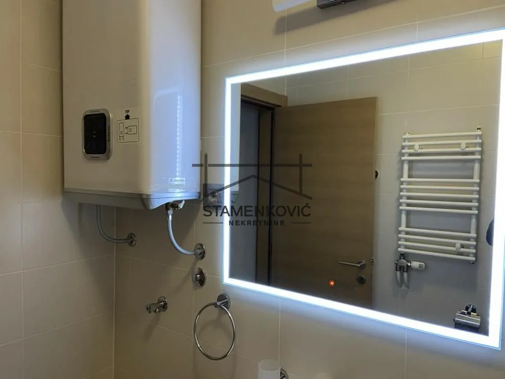 Izdavanje, dvosoban stan, 62m², Centar, Novi Sad